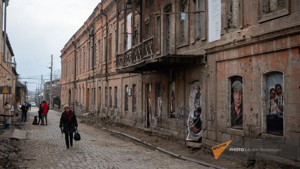 Знаменитое здание с балконом варем-марем из фильма Танго нашего детства в Гюмри - Sputnik Արմենիա