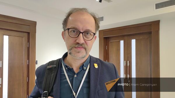 Профессор клинической иммунологии Тегеранского Университета медицинских наук Нима Резаеи - Sputnik Армения