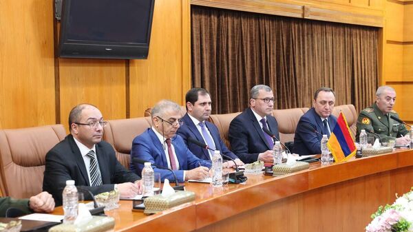 Встреча министра обороны РА Сурена Папикяна с министром обороны и поддержки вооруженных сил ИРИ, бригадным генералом Мохаммадом Реза Караи Аштиани (6 марта 2024). Тегеран - Sputnik Армения