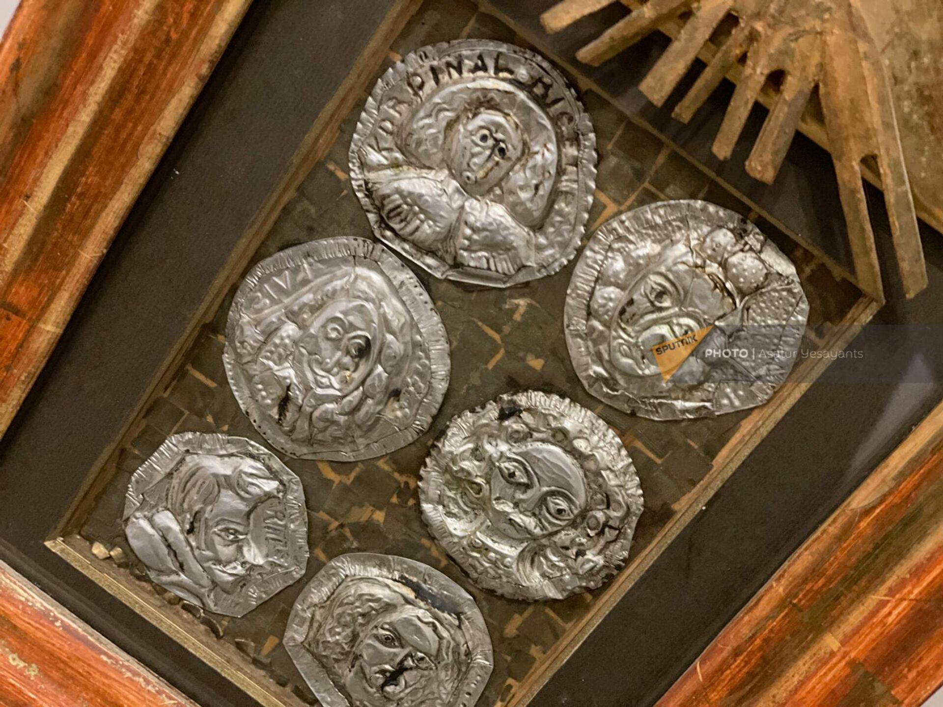 Талеры, изготовленные Сергеем Параджановым - Sputnik Армения, 1920, 17.03.2024
