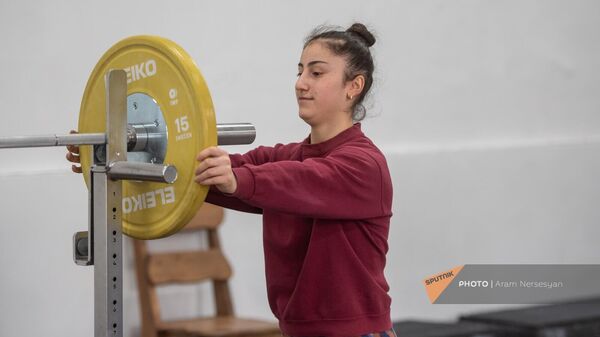 Чемпион Европы по тяжелой атлетике Александра Григорян - Sputnik Армения