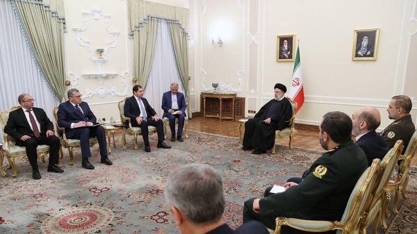 В рамках официального визита в Исламскую Республику Иран министр обороны Сурен Папикян встретился с президентом ИРИ Эбрагимом Раиси (7 марта 2024). Тегеран - Sputnik Армения