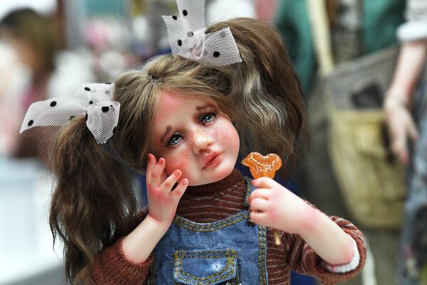 Средства от реализации авторских кукол и игрушек со специального стенда &quot;Парада&quot; пойдут напрямую на лечения детям. - Sputnik Армения