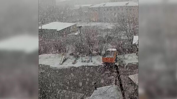 Март во всей красе: снег в Ехегнадзоре - Sputnik Армения