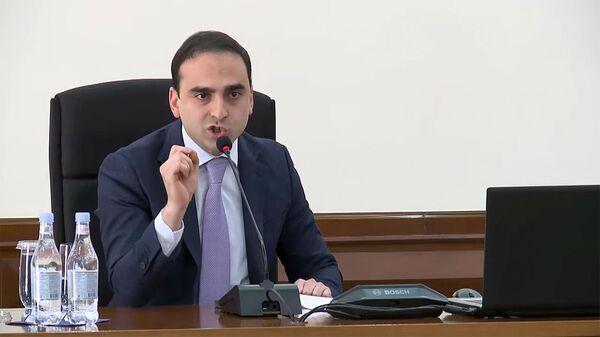 Мэр Еревaна Тигран Авинян во время заседания Совета старейшин (12 марта 2024). Еревaн - Sputnik Армения
