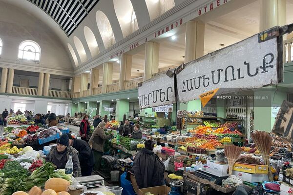Крытый рынок на проспекте Комитаса - Sputnik Армения