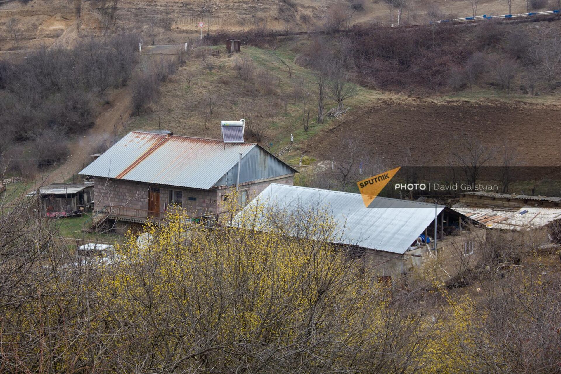 Два дома в селе Воскепар, которые по карте Комитета кадастра находятся вне Армении - Sputnik Արմենիա, 1920, 16.03.2024