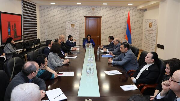 Министр ОНКС Жанна Андреасян провела рабочее обсуждение с ректорами государственных высших учебных заведений Армении (15 марта 2024). Еревaн - Sputnik Армения