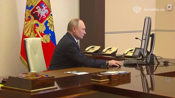 Владимир Путин проголосовал онлайн на выборах Президента России - Sputnik Армения