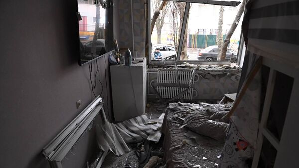 Разрушения с погибшими в результате обстрела ВСУ снарядами залпового огня Вампир (16 марта 2024). Белгород - Sputnik Армения