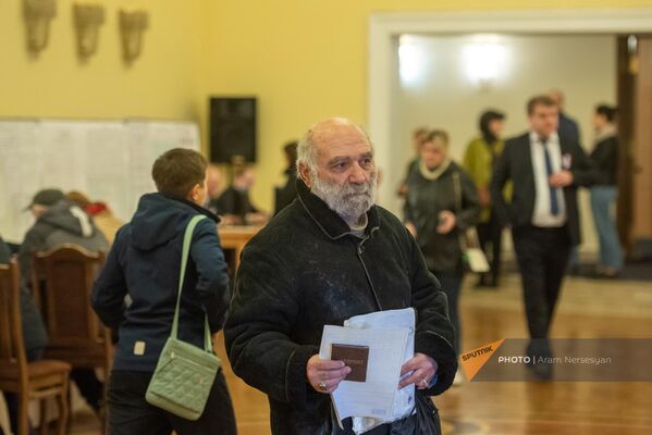 Выборы президента России на избирательном участке №8026 в посольстве РФ в Армении. - Sputnik Армения
