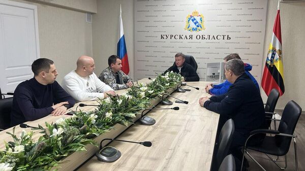 Губернатор Курской области Роман Старовойт провел совещание, заслушал доклады членов оперативного штаба - Sputnik Армения