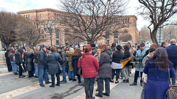 Акция протеста сотрудников Института тонкой органической химии на площади Республики (21 марта 2024). Еревaн - Sputnik Армения