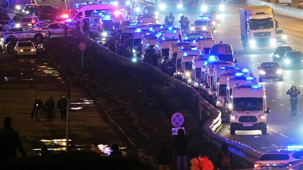 Машины скорой помощи недалеко от концертного зала Крокус Сити Холл, где произошла стрельба (22 марта 2024). Красногорск - Sputnik Армения