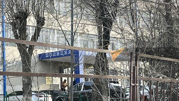 Оцепление у отделения полиции в районе Нор-Норк, где взорвана граната (24 марта 2024).Еревaн - Sputnik Армения