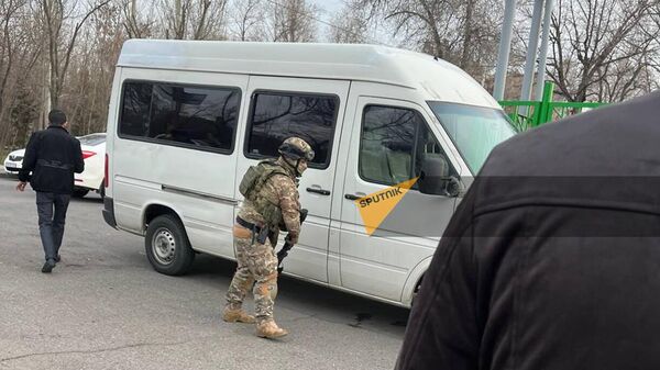 Спецназ у отделения полиции в районе Нор-Норк, где взорвана граната (24 марта 2024).Еревaн - Sputnik Армения