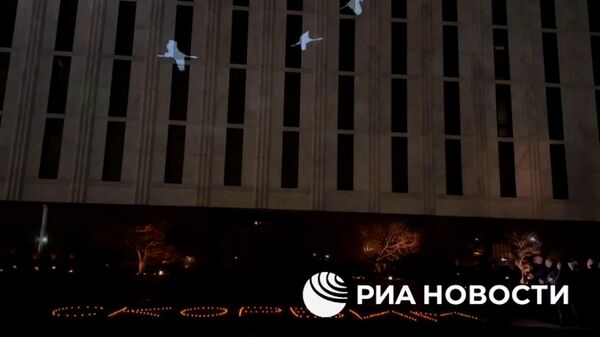 Журавли на здании российского посольства в Вашингтоне в память о жертвах теракта в Крокус сити холле. - Sputnik Արմենիա