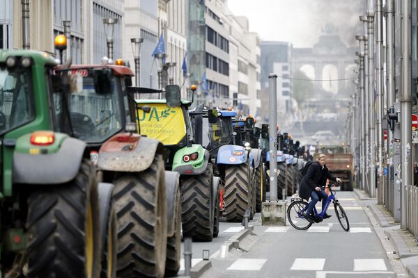 Протестующие фермеры на улицах Брюсселя. - Sputnik Армения