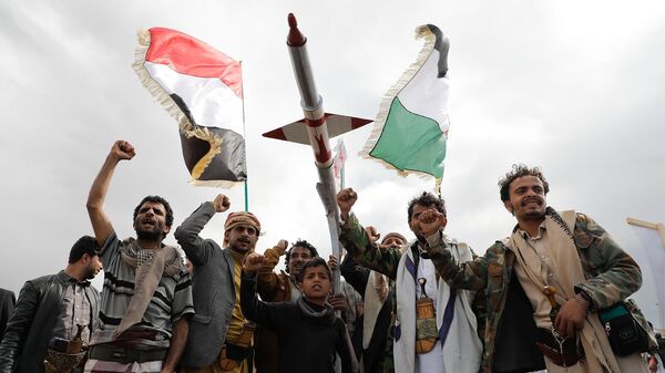 Сторонники хуситов принимают участие в митинге против авиаударов США по Йемену и израильского наступления на палестинцев в секторе Газа (8 марта 2024). Йемен - Sputnik Армения
