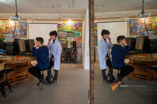 Ученики образовательного комплекса Мхитар Себастаци в качестве школьного предмета изучают ювелирное мастерство - Sputnik Армения