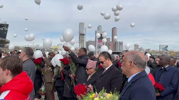 МИД России запустили в небо шары в рамках символической акции в память о жертвах Крокуса - Sputnik Արմենիա