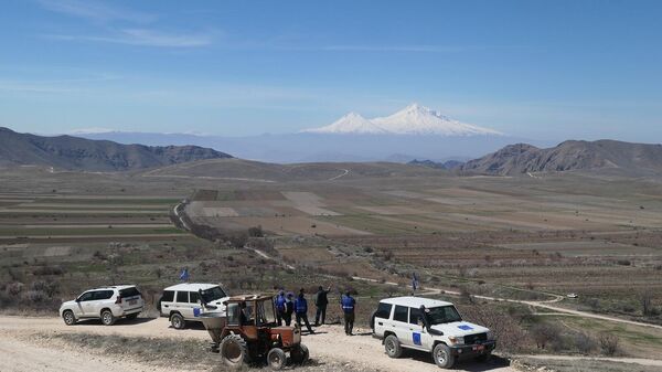 Гражданская миссия ЕС наблюдает за сельскохозяйственной работой фермеров села Хачик - Sputnik Армения