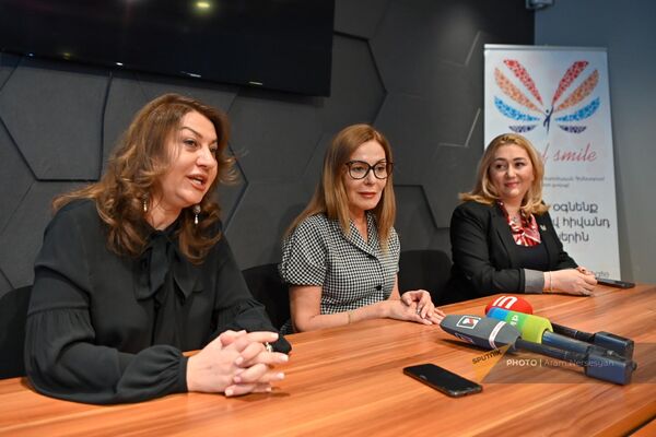 Сати Спивакова посетила Центр детской онкологии и гематологии Армении (3 апреля 2024). Еревaн - Sputnik Армения