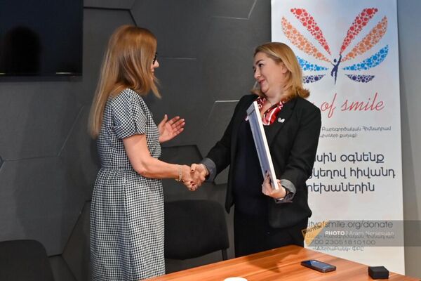 Сати Спивакова посетила Центр детской онкологии и гематологии Армении (3 апреля 2024). Еревaн - Sputnik Армения