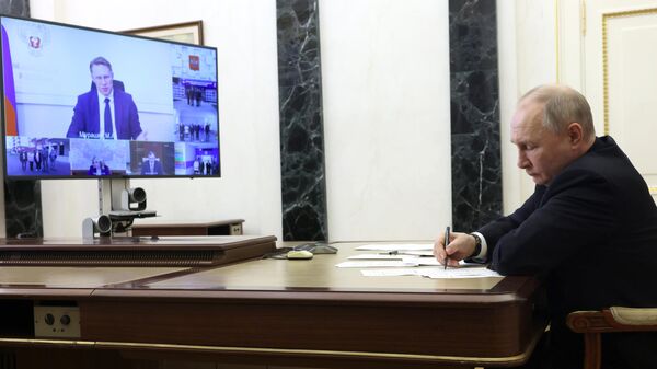 Президент Владимир Путин принял участие в церемонии открытия социальных и жилых объектов в новых регионах - Sputnik Армения
