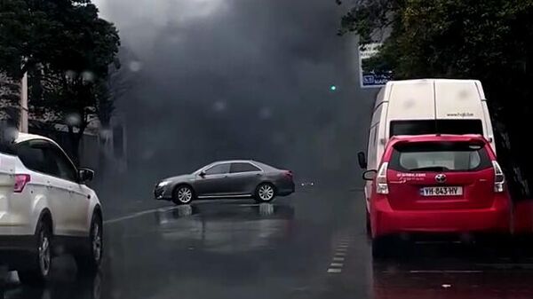 Кадр со взрыва в тире магазина Поле боя в Тбилиси - Sputnik Армения
