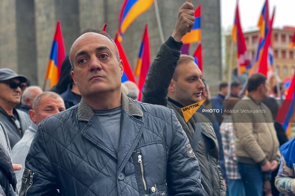 Արման Սաղաթելյանը ՀՀ ԱԳՆ–ի մոտ կազմակերպված բողոքի ակցիայի ժամանակ - Sputnik Արմենիա