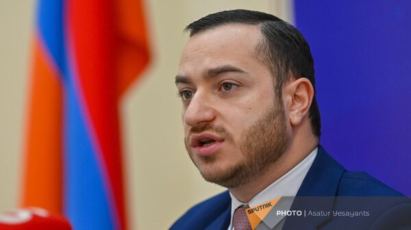 Армения не стремится расторгать договор о телевещании с РФ - министр
