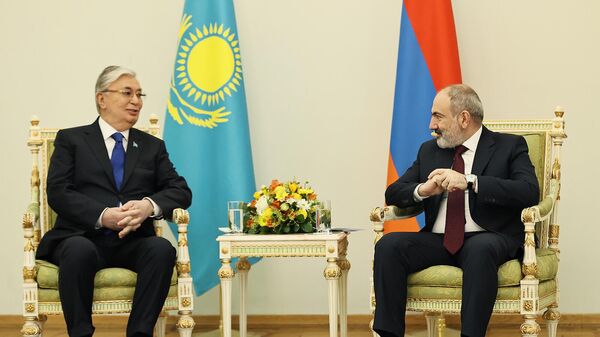 Премьер-министр Никол Пашинян встретился с президентом Казахстана Касым-Жомартом Токаевым, прибывшим в Армению с официальным визитом (15 апреля 2024). Еревaн - Sputnik Армения