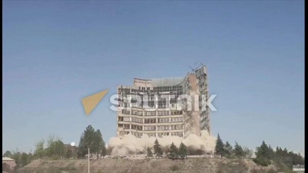 В Ереване взорвали бывшее здание Минобороны - Sputnik Армения
