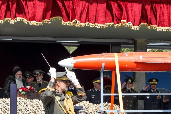 Զինվորական շքերթը Թեհրանում բանակի օրվան նվիրված միջոցառման ժամանակ - Sputnik Արմենիա