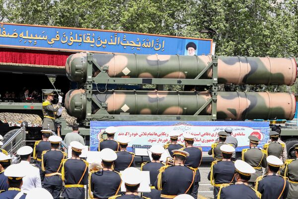 ЗРК С-300 на военном параде в Тегеране  - Sputnik Армения