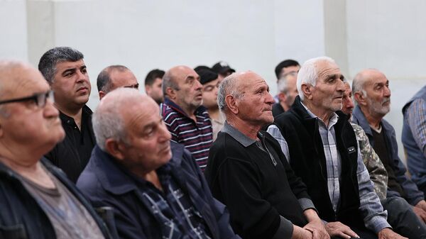 Жители приграничных сел  Воскепар, Киранц и Беркабер на встрече с пресьер-министром Николом Пашиняном (18 апреля 2024). Тавуш - Sputnik Армения