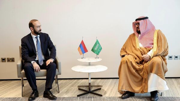 Министр иностранных дел Арарат Мирзоян встретился с министром экономики и планирования Саудовской Аравии Фейсалом бин Фадлом бин Мухсином Аль-Ибрагимом (18 апреля 2024). Эр-Рияд - Sputnik Армения
