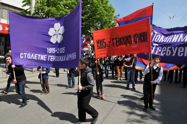 Траурное шествие в память о жертвах геноцида армян 1915 года из серии фотографа Александра Кадникова - Sputnik Армения