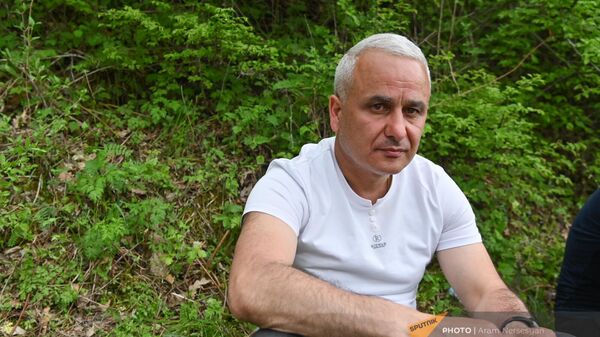 Житель Тавуша Мигран Махсудян на акции протеста против решения о сдаче Азербайджану территорий в рамках делимитации (20 апреля 2024). Тавуш - Sputnik Армения
