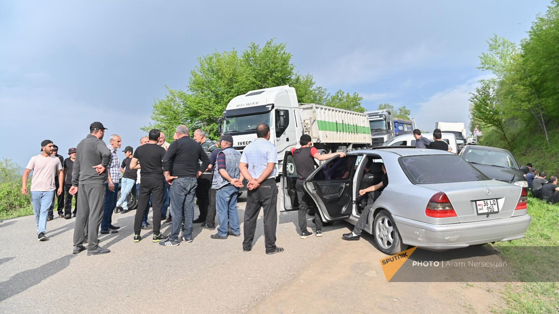 Блокировка дорог в Тавуше: рейсовый минивэн Ереван-Тбилиси застрял в пути -  21.04.2024, Sputnik Армения