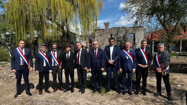 Делегация Сената Франции, возглавляемая председателем группы дружбы Франция֊Армения сенатором Жильбером֊Люком де Виньясом в Горисе (21 апреля 2024). Сюник - Sputnik Армения