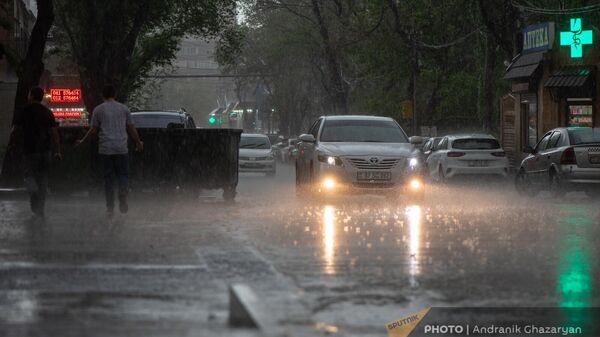 Երևանն աձրևի ժամանակ. արխիվային լուսանկար - Sputnik Արմենիա