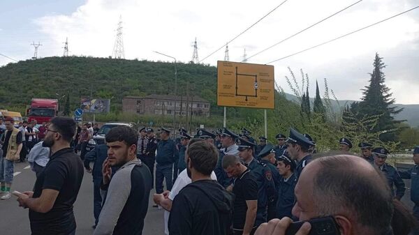 Жители Тавушской области перекрыли движение из Баграташена в Ноемберян и Алаверди (21 апреля 2024). Тавуш - Sputnik Армения