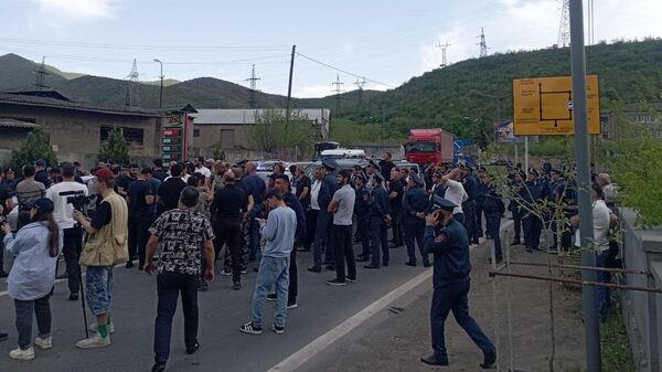 Жители Тавушской области перекрыли движение из Баграташена в Ноемберян и Алаверди (21 апреля 2024). Тавуш - Sputnik Армения