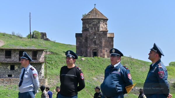 Ситуация у приграничной церкви Сурб Аствацацин (22 апреля 2024). Воскепар - Sputnik Армения