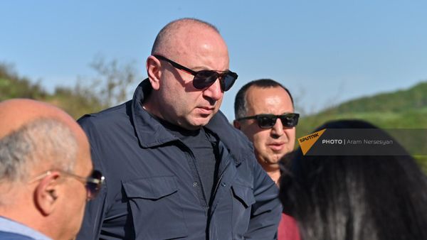 Андраник Теванян в числе заблокировавших дорогу Киранц-Воскепар (22 апреля 2024). Тавуш - Sputnik Армения