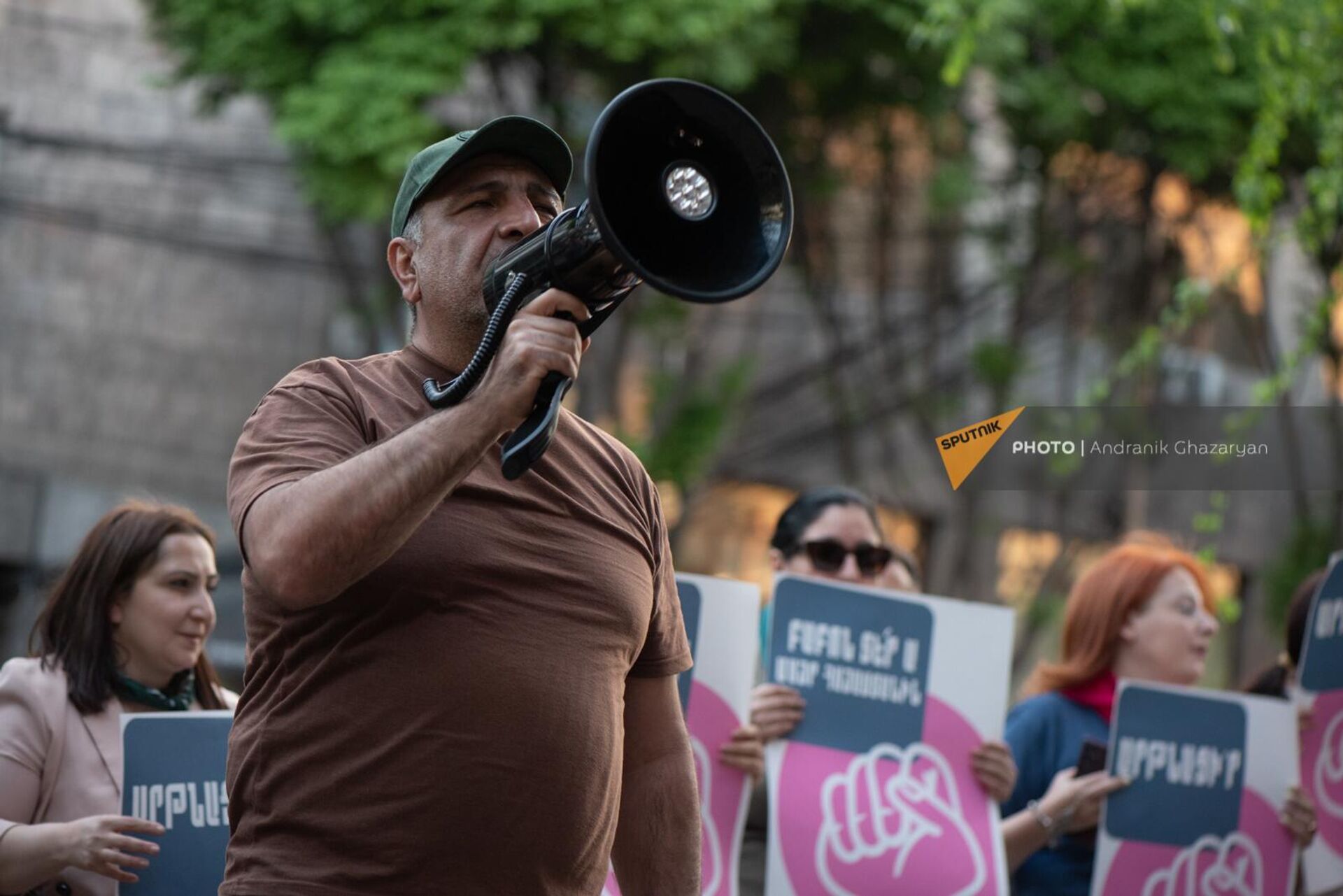 Учредитель движения Камк (Воля) Ваагн Чахалян на акции протеста в солидарность с тавушцами (22 апреля 2024). Еревaн - Sputnik Армения, 1920, 22.04.2024