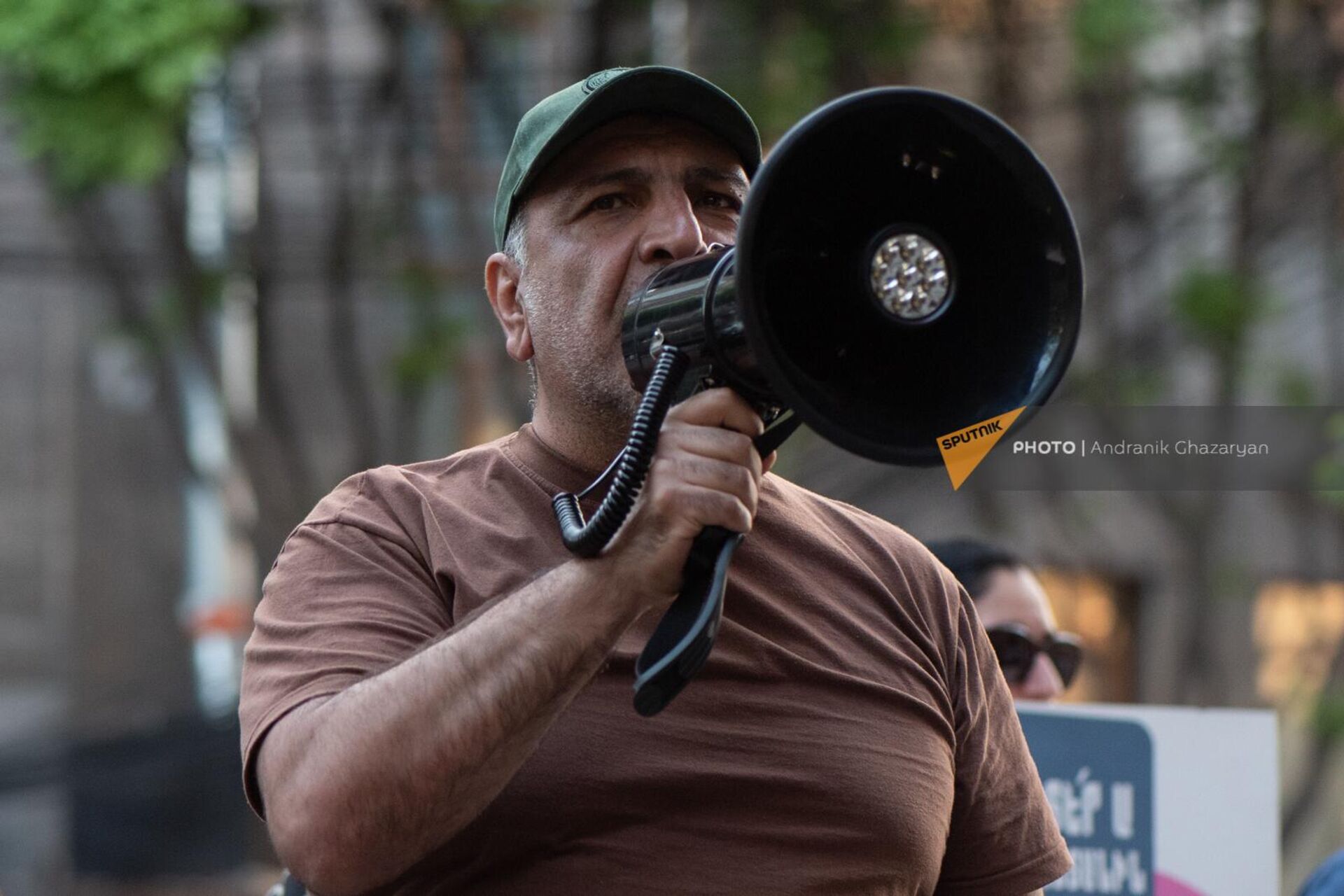 Учредитель движения Камк (Воля) Ваагн Чахалян на акции протеста в солидарность с тавушцами (22 апреля 2024). Еревaн - Sputnik Արմենիա, 1920, 22.04.2024