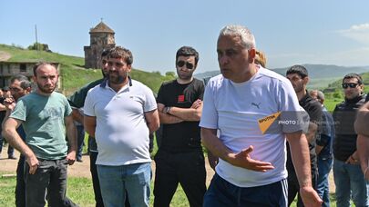 Житель Тавуша Мигран Махсудян на акции протеста против решения о сдаче Азербайджану территорий в рамках делимитации (22 апреля 2024). Тавуш